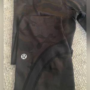 Lulu Lemon capri leggings.